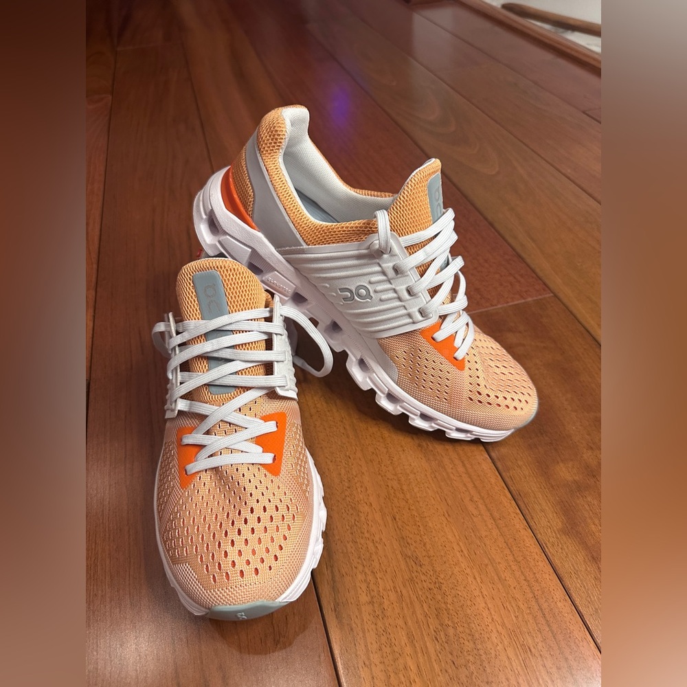 NWOT On Cloud Running Women's Orange and White Sneakers 41.99003 US W9 EU 40.5